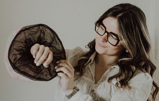 Le chouchou XXL : un accessoire de coiffure tendance