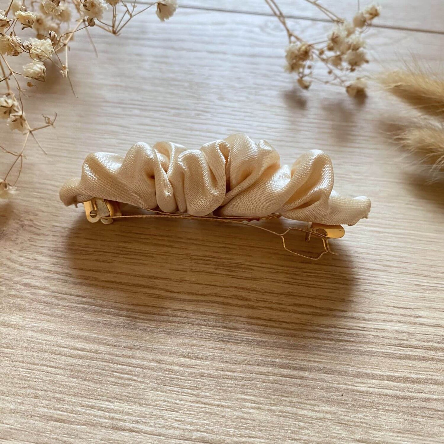 Barrette chouchou atin champagne froncée avec base dorée Made in France et fait main