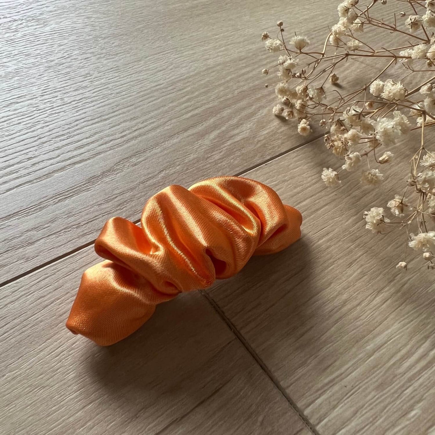 Barrette chouchou orange en satin Margaux