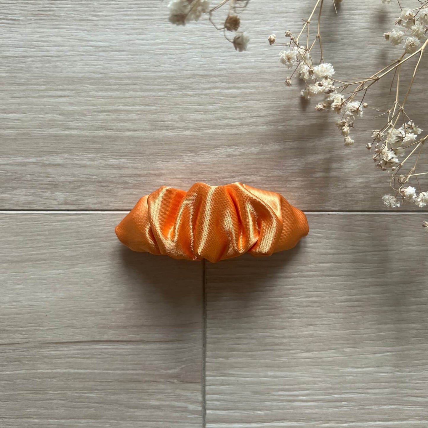 Barrette chouchou orange en satin Margaux