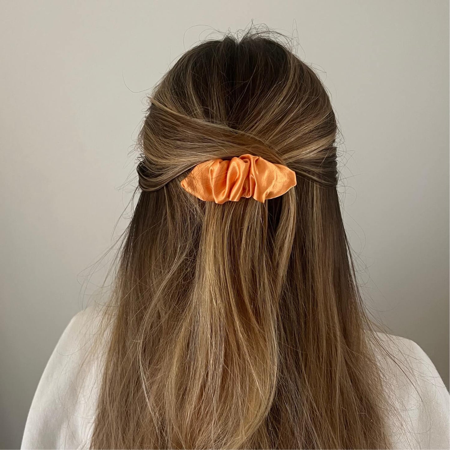 Barrette chouchou orange en satin Margaux