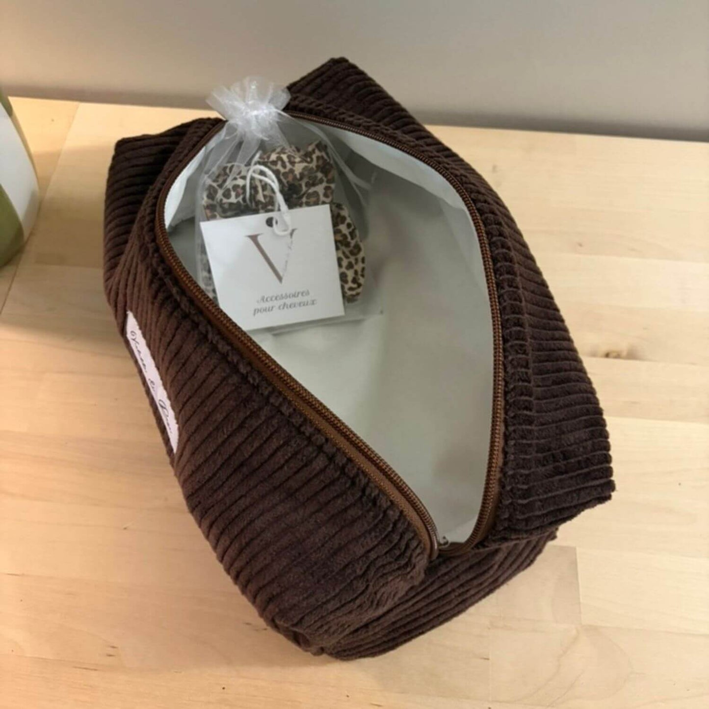 Trousse de toilette en velours côtelé marron Violette & Rose