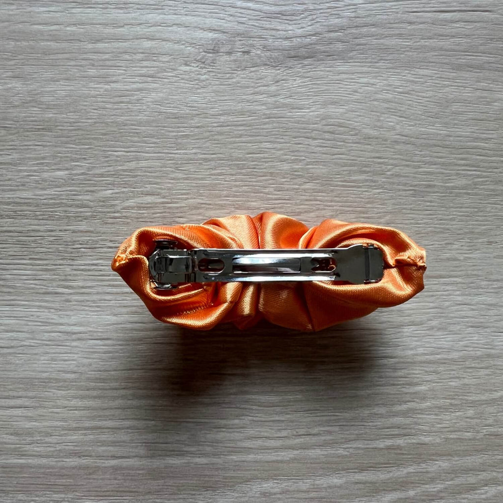 Barrette chouchou orange en satin Margaux Violette & Rose