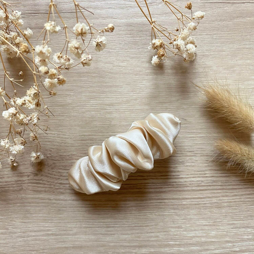 Barrette chouchou en satin champagne Made in France et fait main Violette et Rose