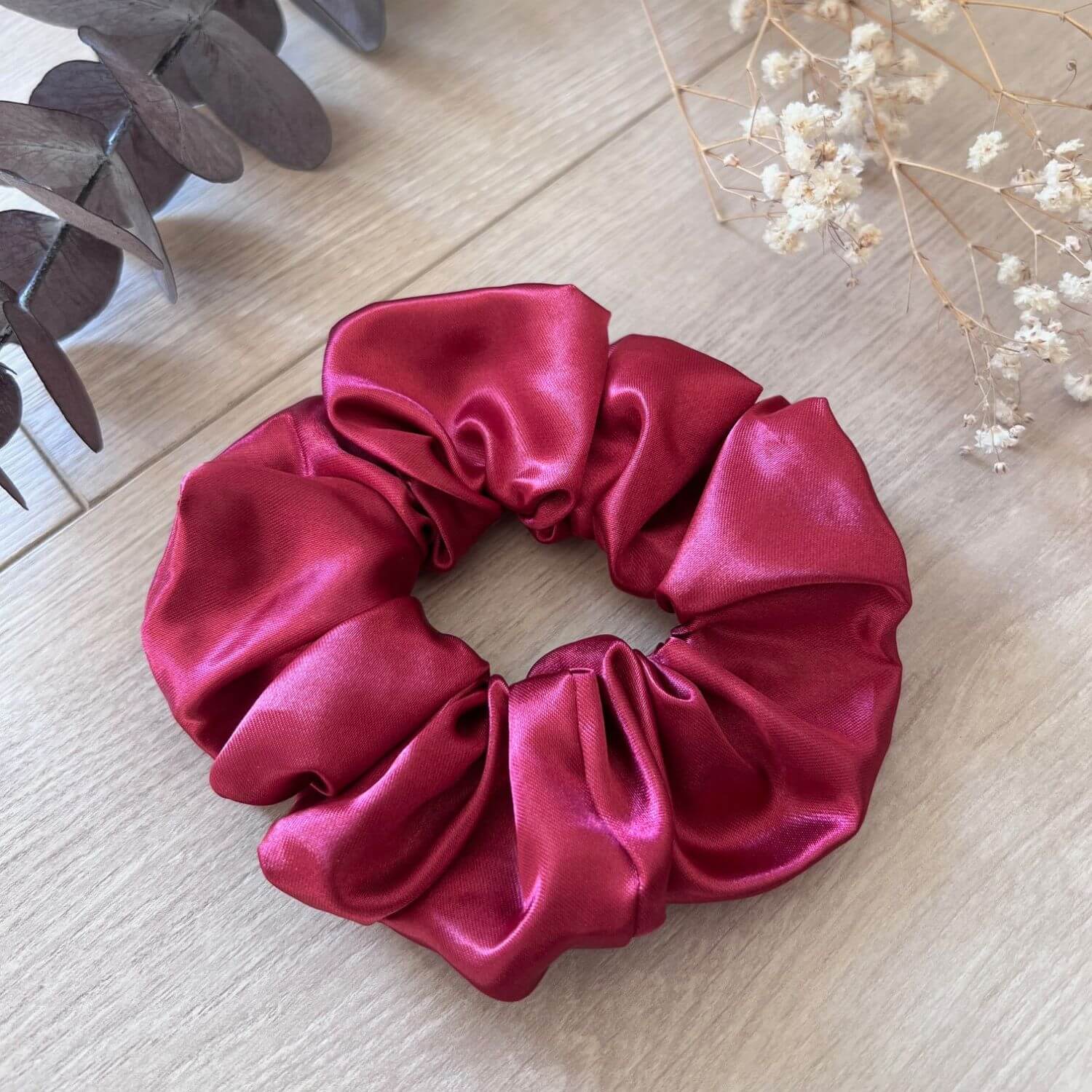 Chouchou en satin couleur framboise pour cheveux Violette et Rose