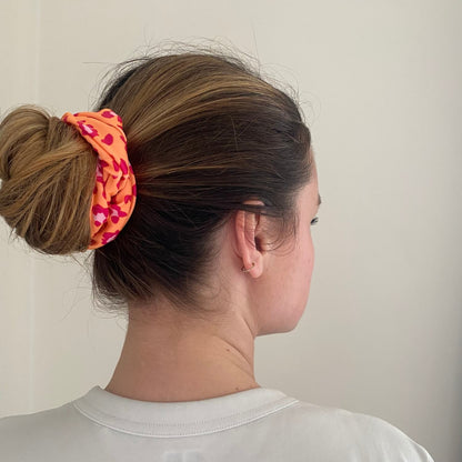 idée de coiffure pour la plage avec le chouchou waterproof