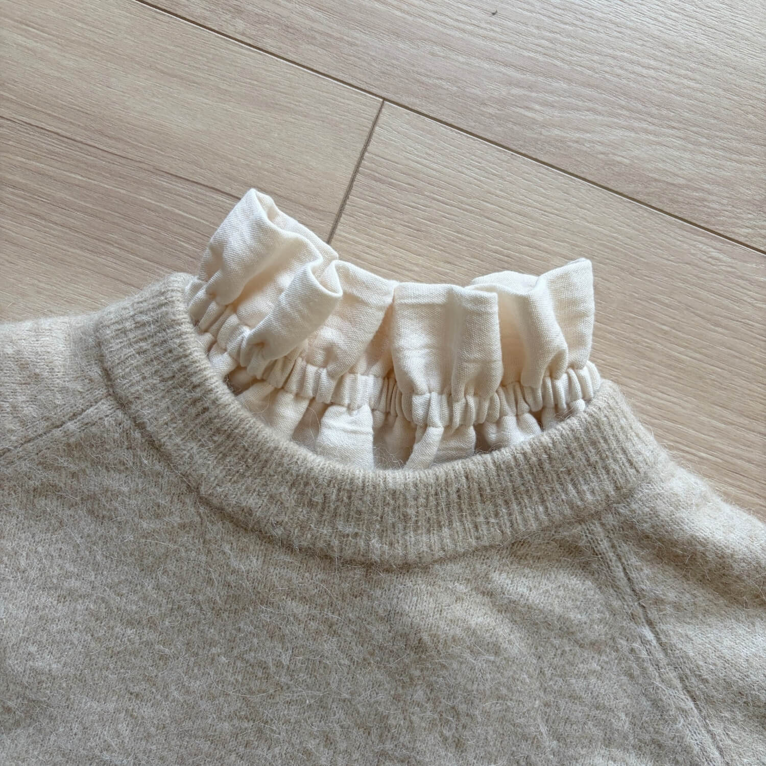 col amovible à volant écru