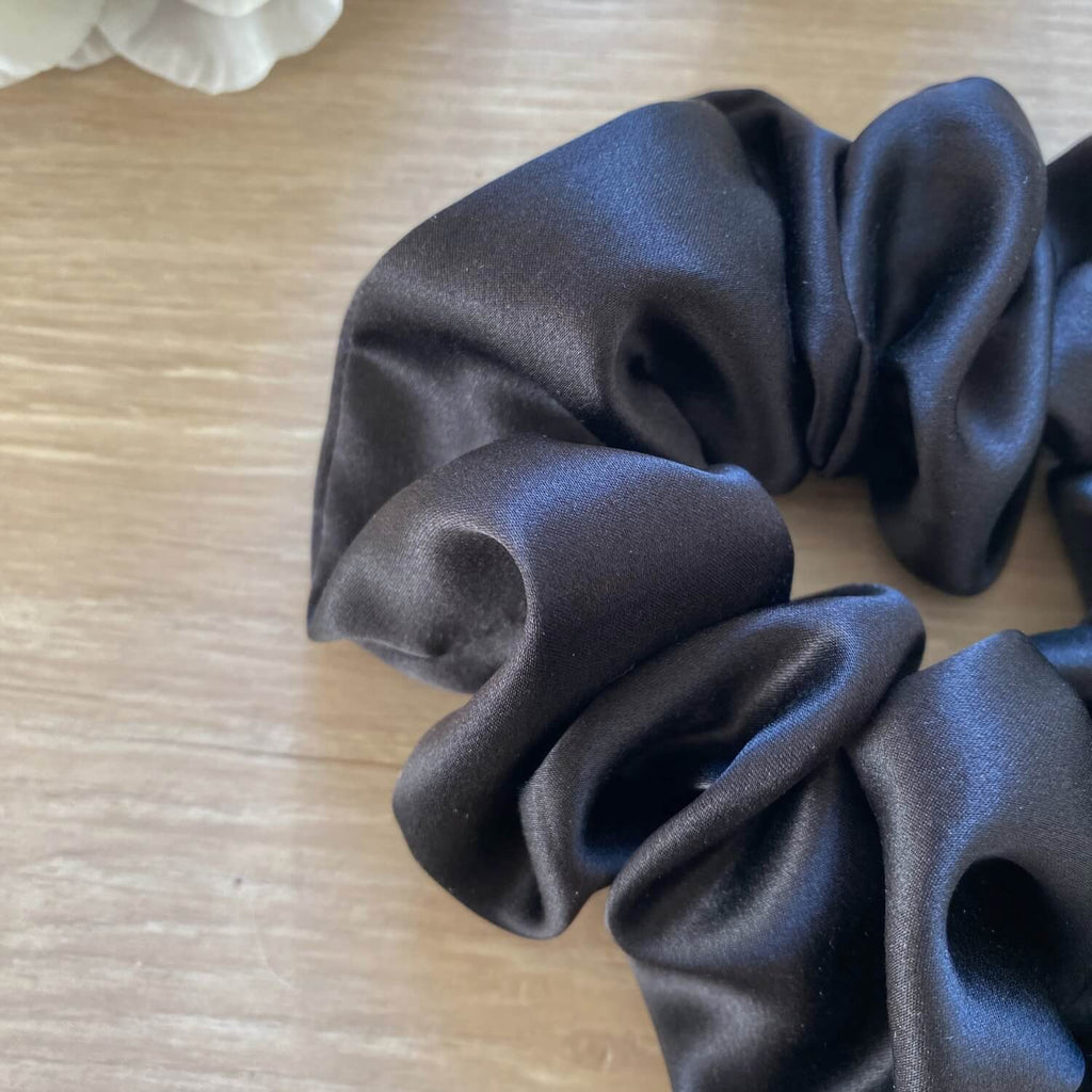 Chouchou en soie noir Lexie Violette & Rose