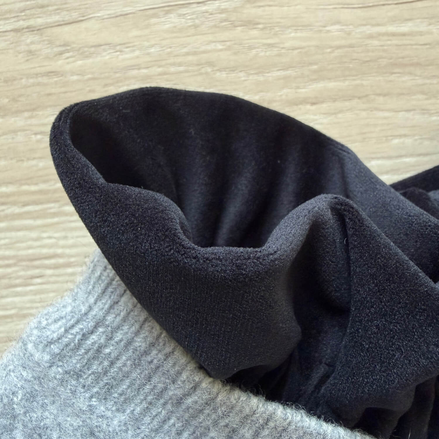 col amovible noir en velours