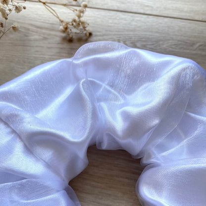chouchou xxl pour mariée en satin blanc