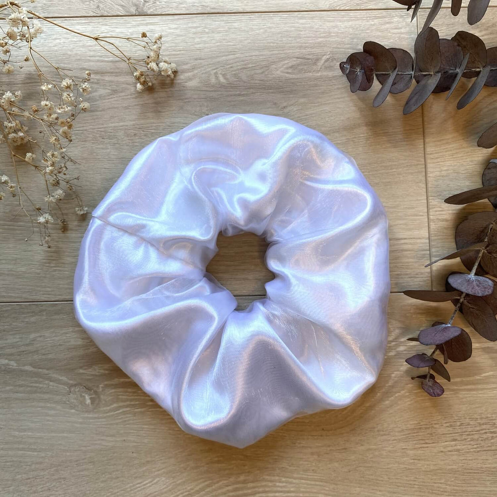 gros chouchou pour cheveux en satin blanc