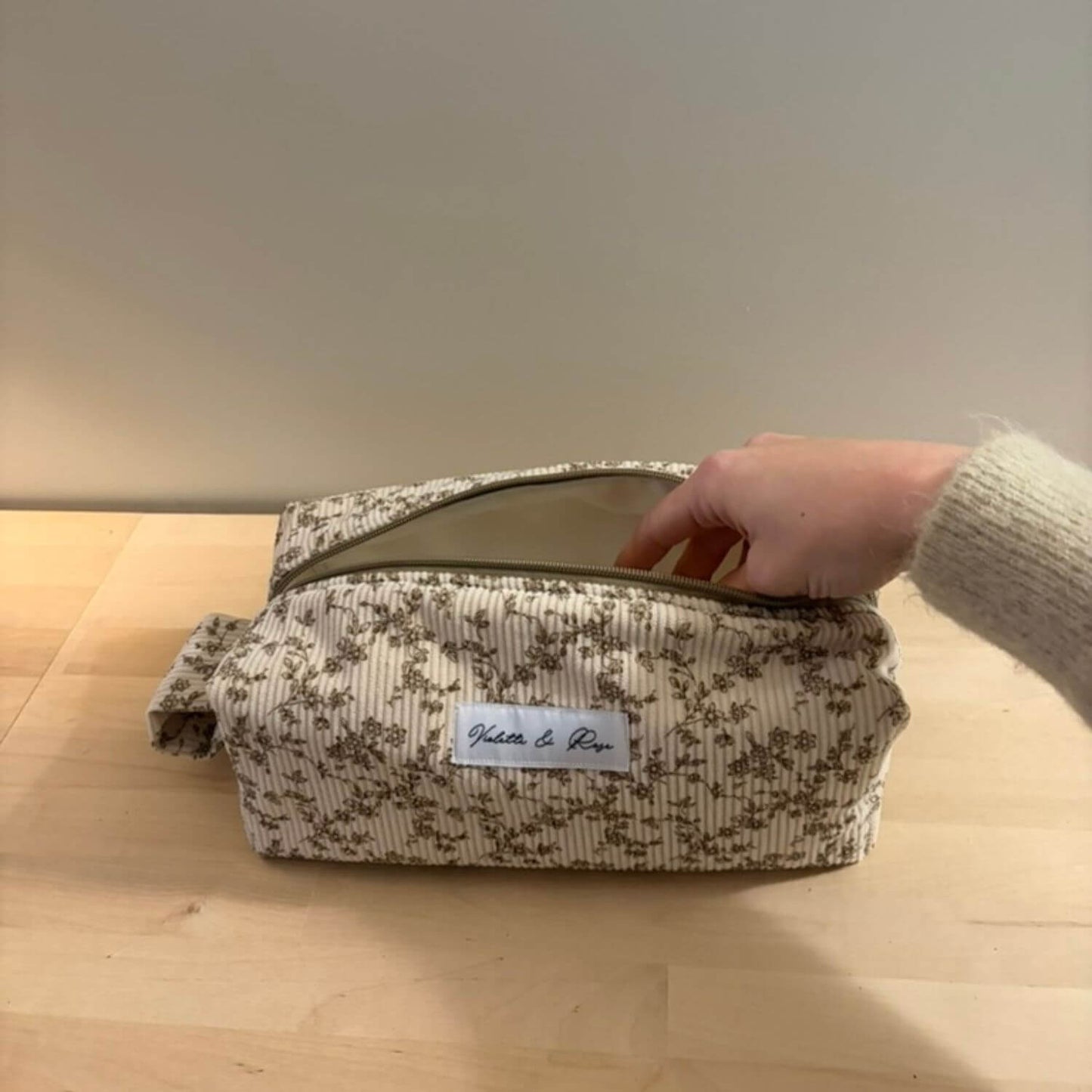 Trousse de toilette beige velours fleurs Violette & Rose