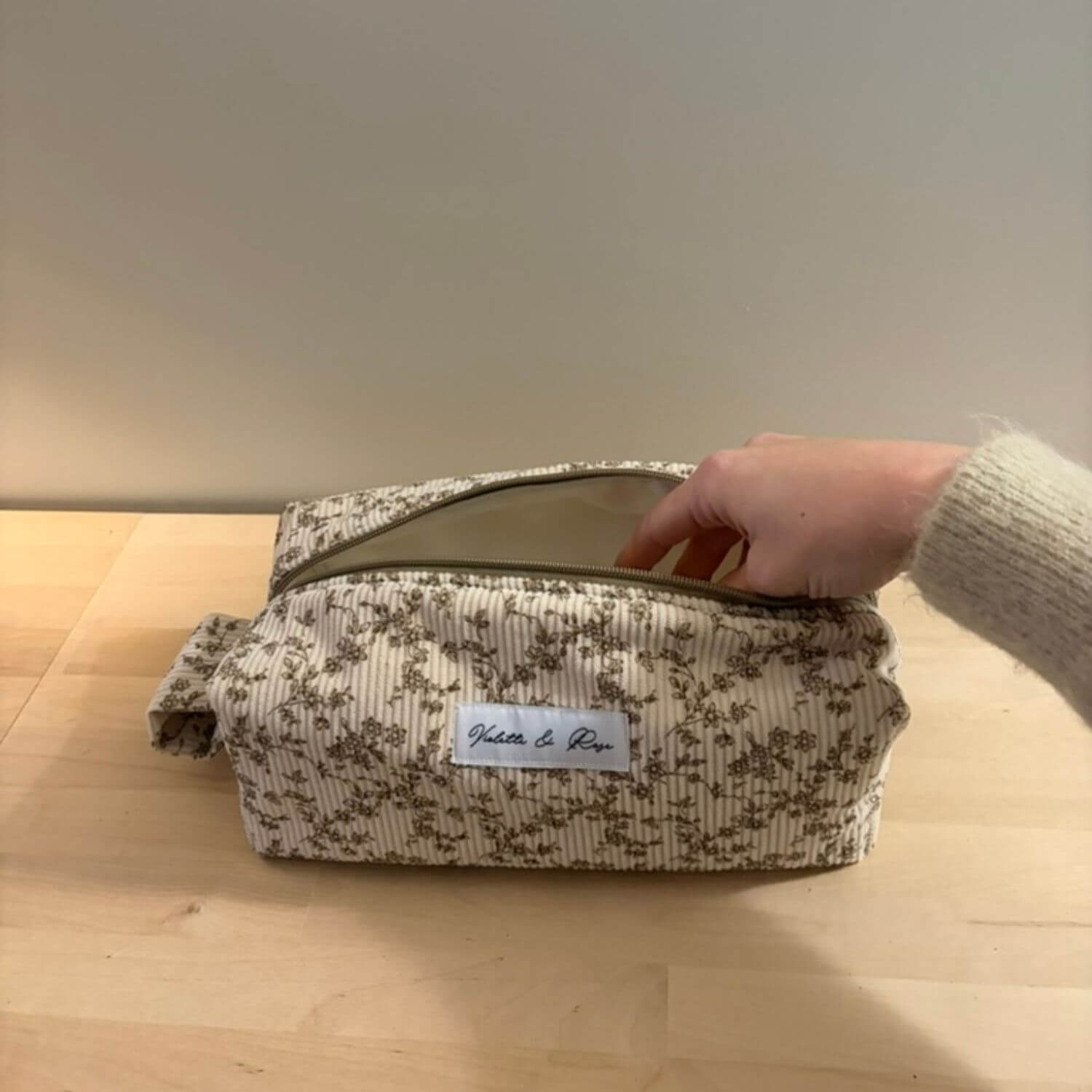 Trousse de toilette beige velours fleurs Violette & Rose