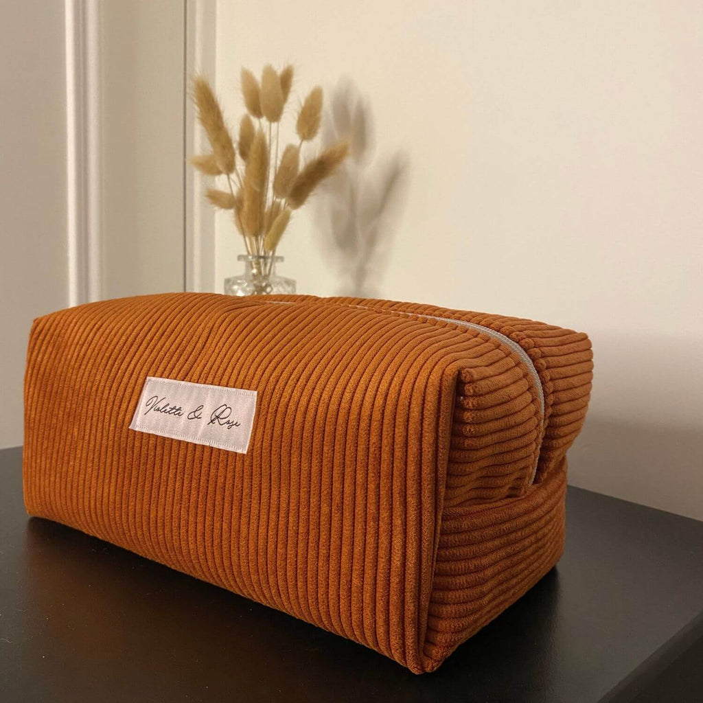trousse de toilette fait main et made in france en velours cotelé 
