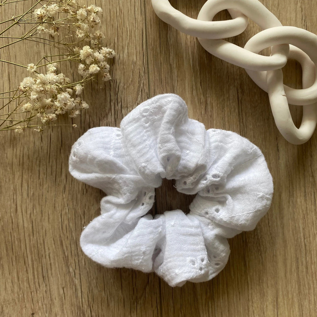 Chouchou cheveux blanc broderie Bianca - Violette & Rose - Accessoires pour cheveux