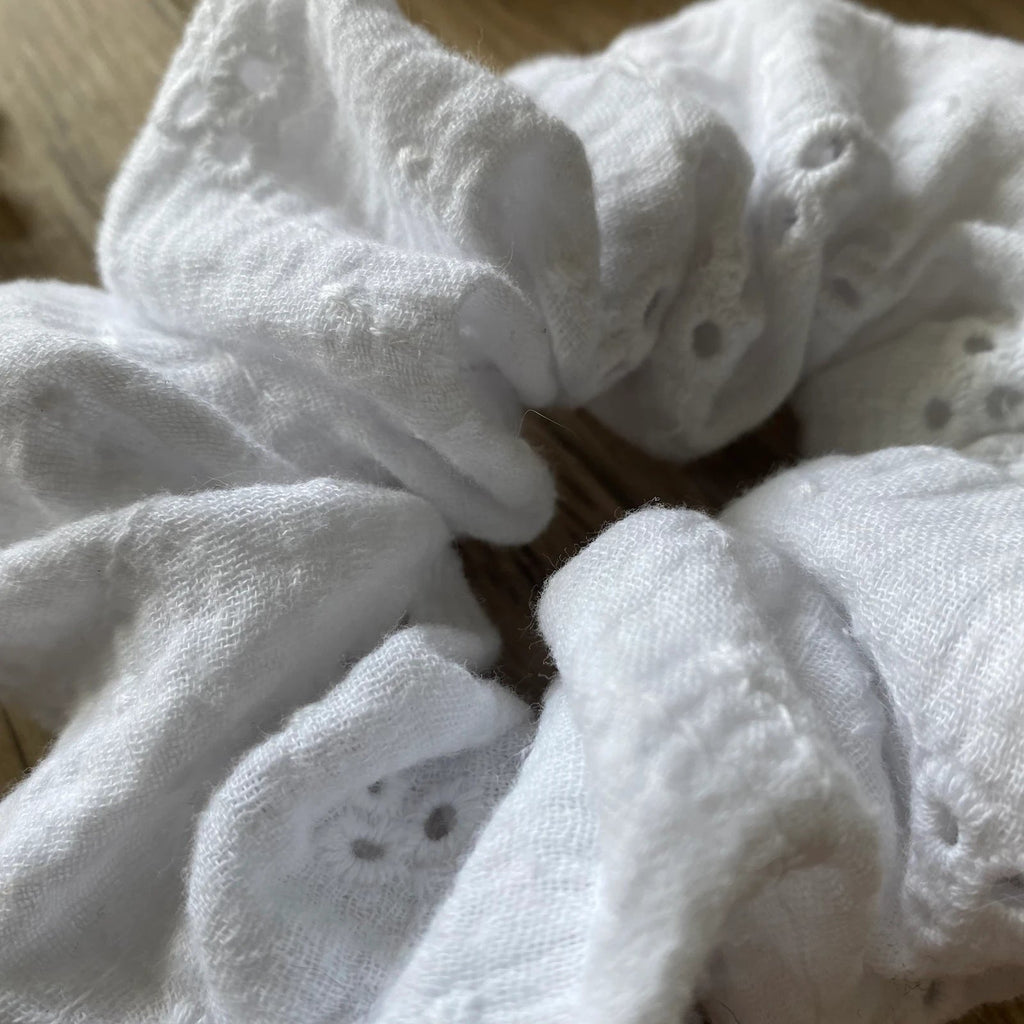 Chouchou cheveux blanc broderie Bianca - Violette & Rose - Accessoires pour cheveux