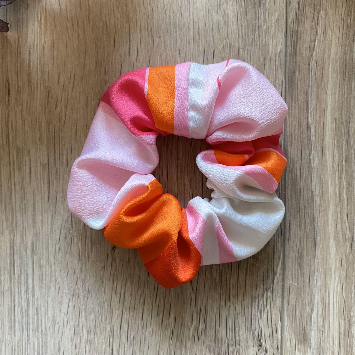 Chouchou en satin multicolore Clara - Violette & Rose - Accessoires pour cheveux