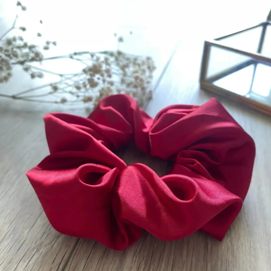 Chouchou pour cheveux en satin rouge Amour - Violette & Rose - Accessoires pour cheveux