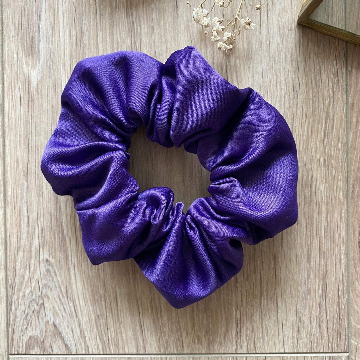 Chouchou en satin violet Sabrina - Chouchou pour cheveux - Violette & Rose