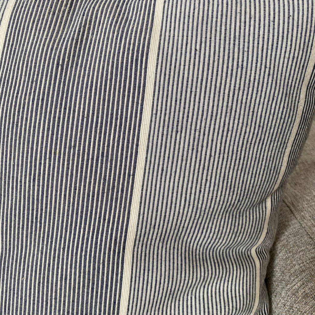 détail du tissu à rayures